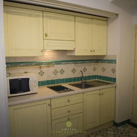 Cathedral Apartment *
