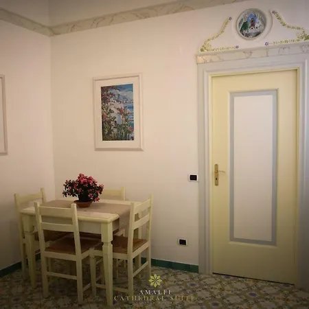 Cathedral Apartment *